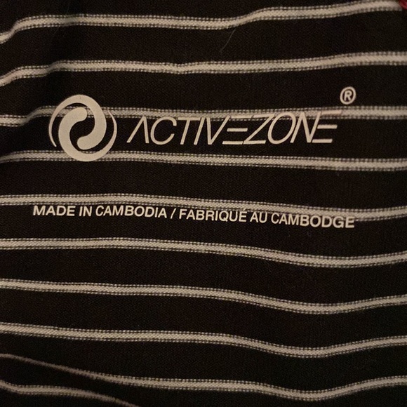 ActiveZone short sleeve top with key hole in back - Picture 3 of 4